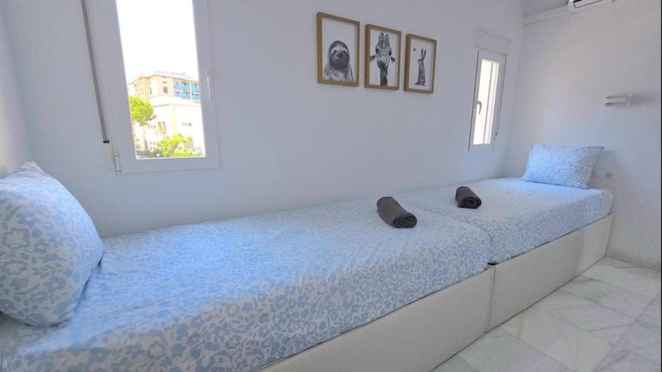 La Roca Calle Brasil 2 bed apartment with sea views Short walk to the beach and Nogalera by NAMASTE ELITE Apartment in Torremolinos