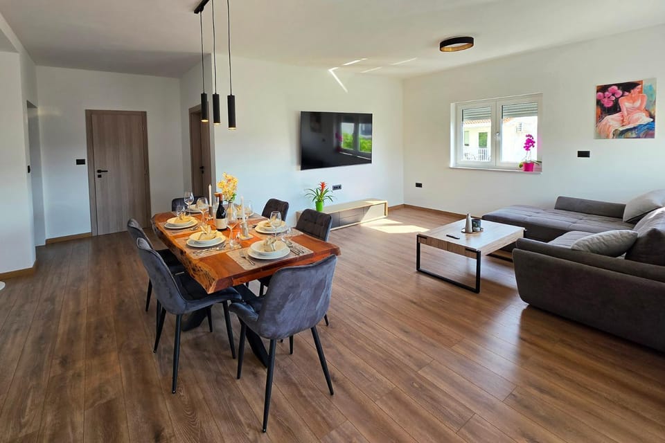 Living room, Dining area