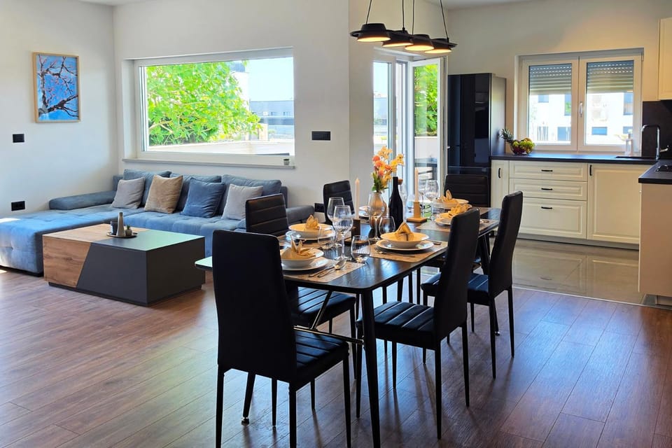 Living room, Dining area