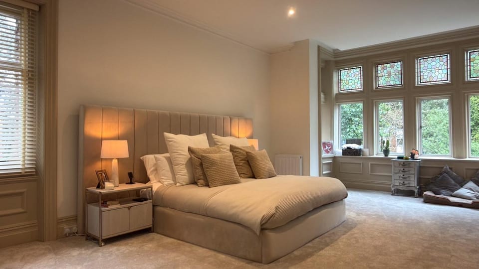 Clarendon House by Grandeur Property House in Poole