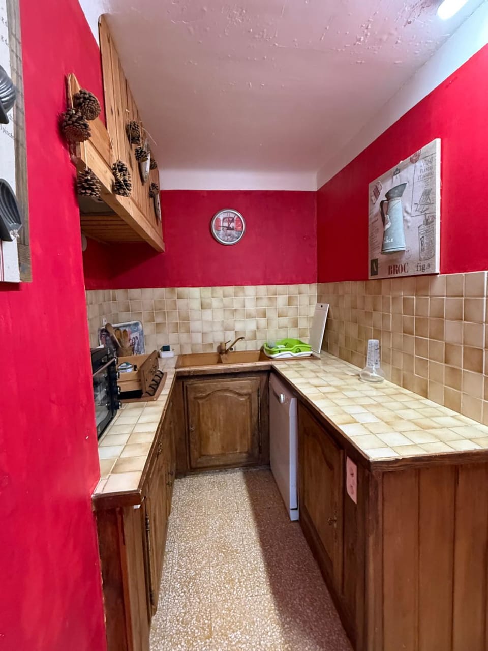Kitchen or kitchenette