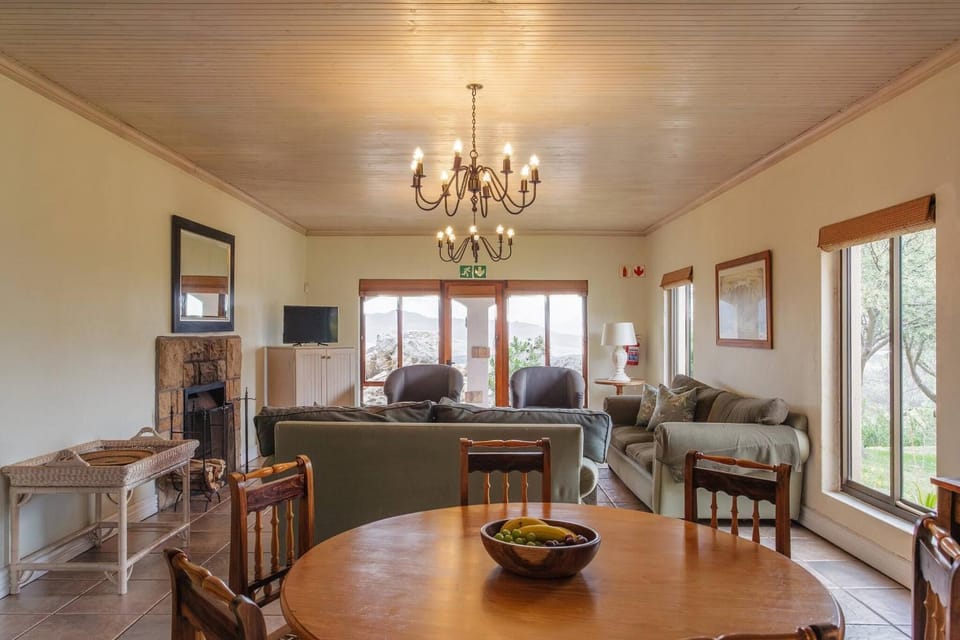 Living room, Decorative detail, Dining area