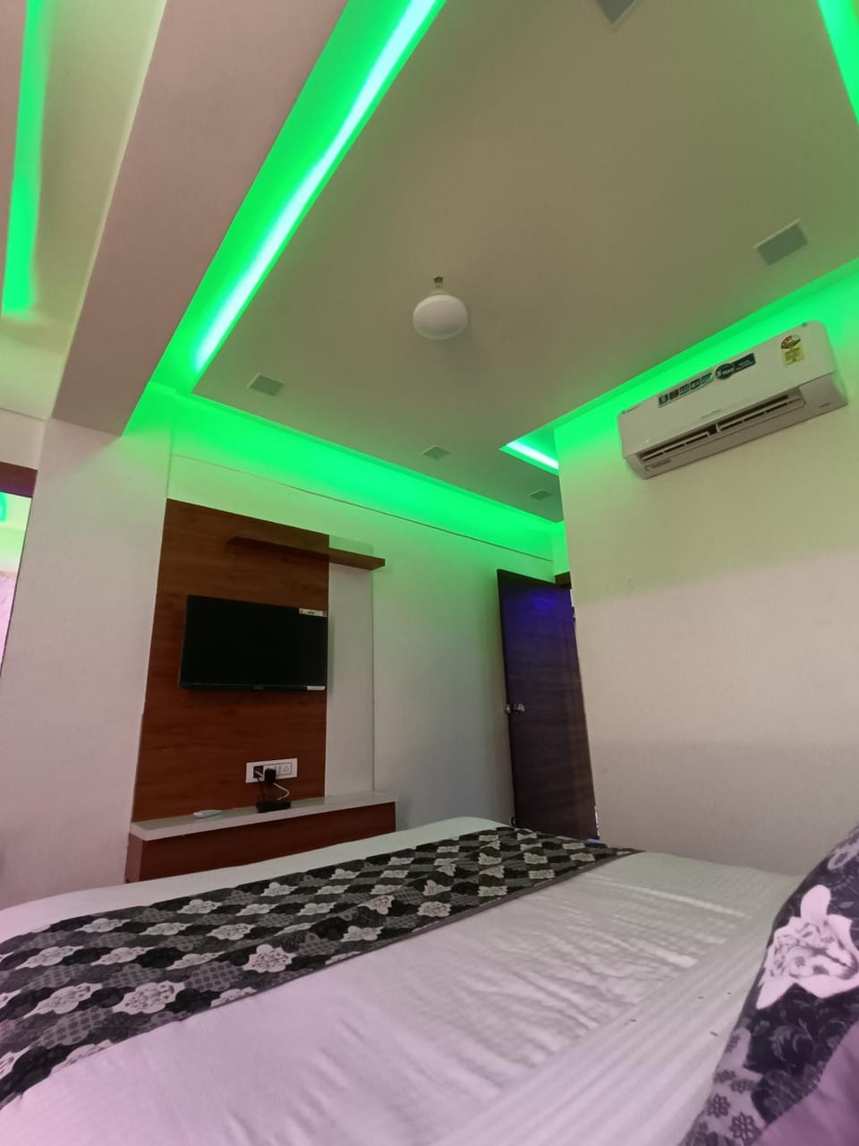 Hotel Metro Ac Rooms Hotel in Vadodara