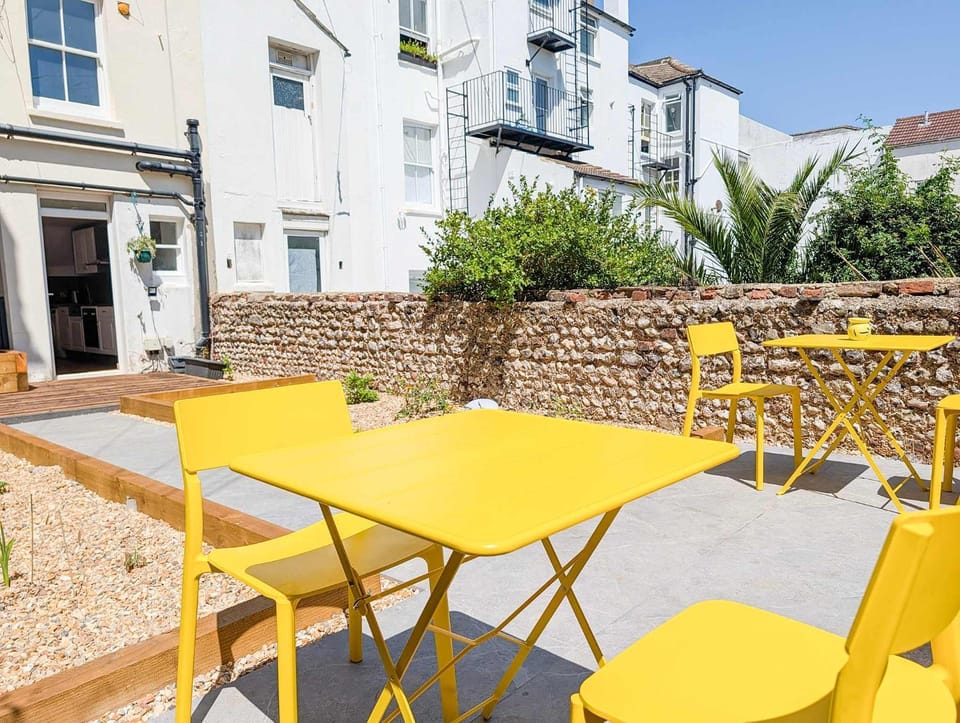 Patio, Day, Garden