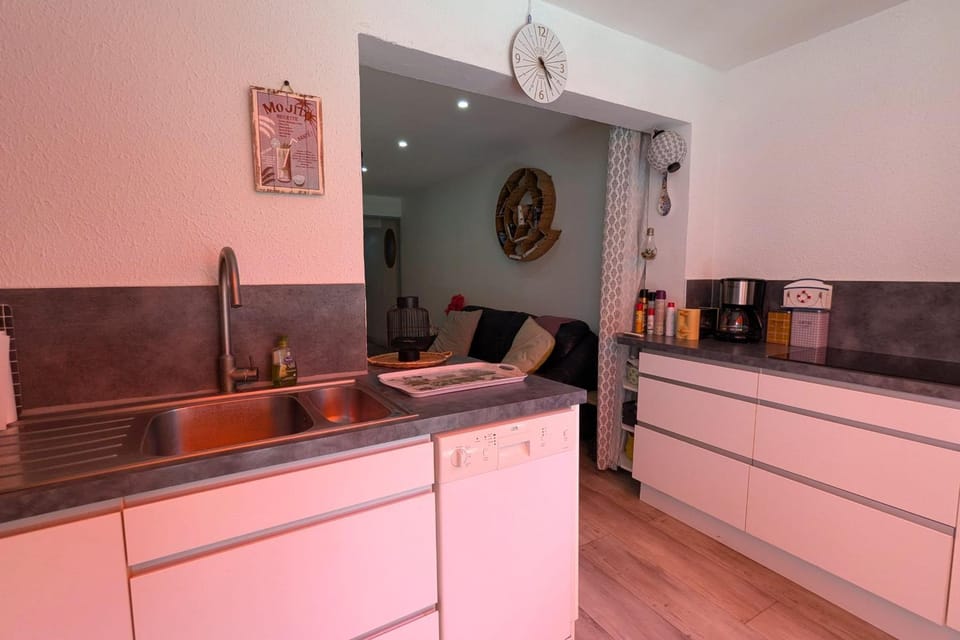 Apartment with a quiet garden Apartment in La Seyne-sur-Mer