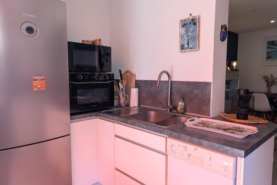 Apartment with a quiet garden Apartment in La Seyne-sur-Mer