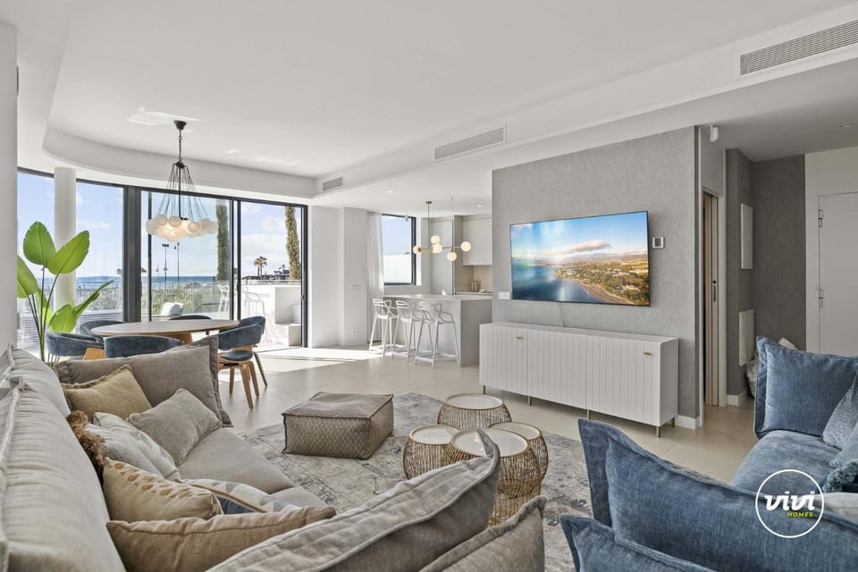 Communal lounge/ TV room, Living room