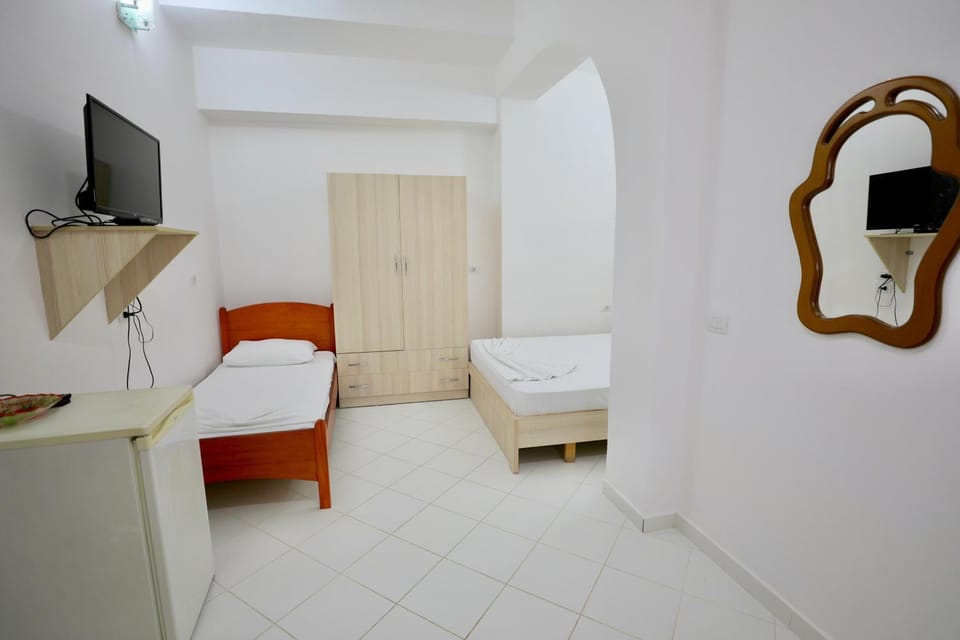 Bed, TV and multimedia, Photo of the whole room, Bedroom, wardrobe