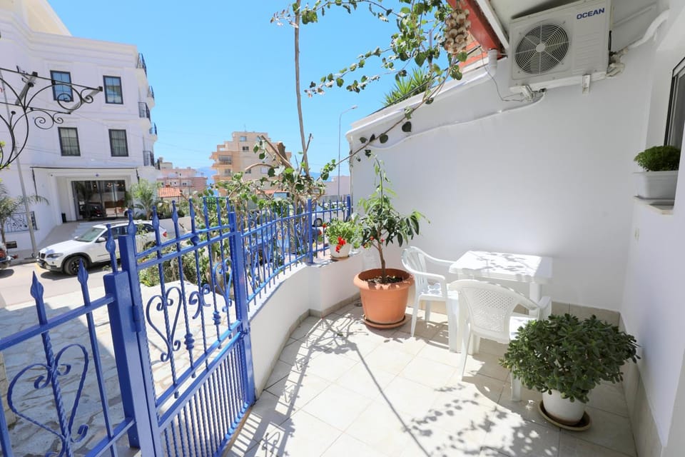Property building, Patio, Day, Neighbourhood, View (from property/room), Balcony/Terrace, Dining area, Street view