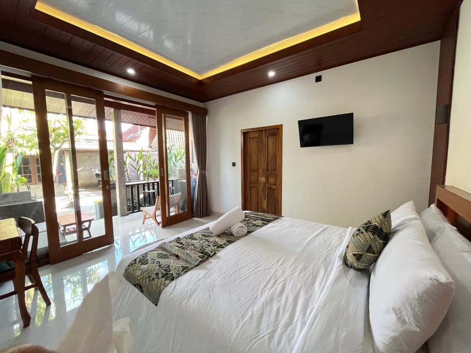 Bed, TV and multimedia, Bedroom