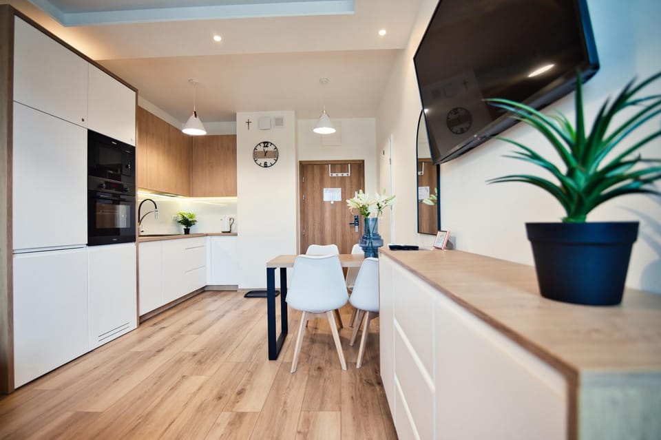 TV and multimedia, Kitchen or kitchenette, Living room, Dining area