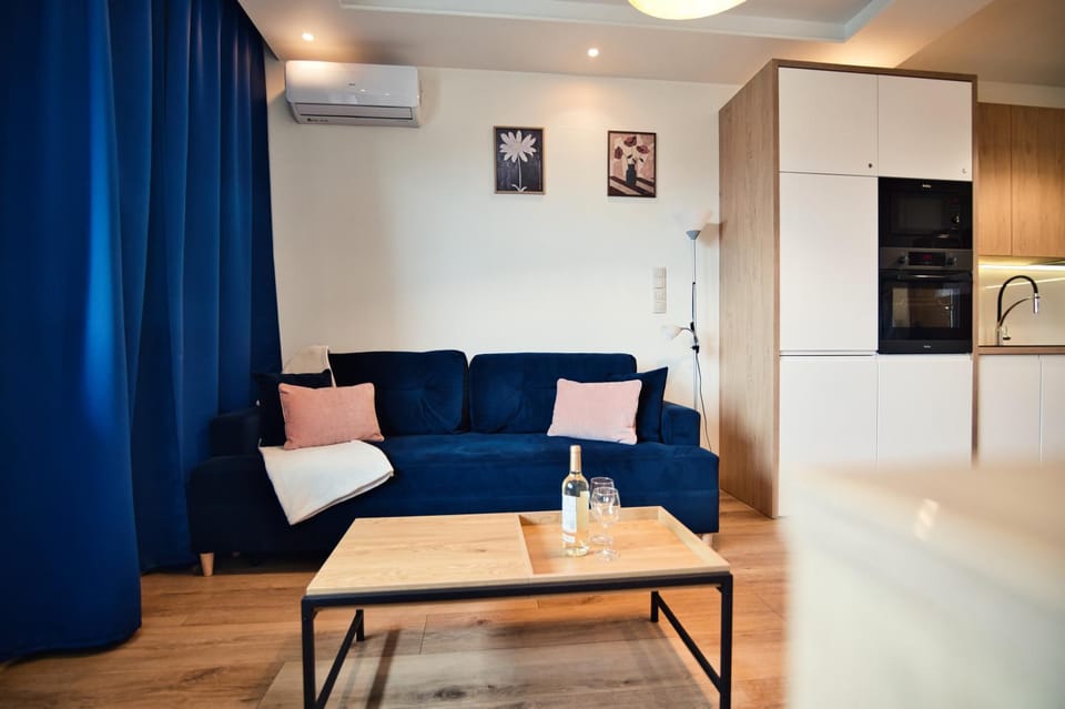Kitchen or kitchenette, Living room, Seating area, Dining area, air conditioner