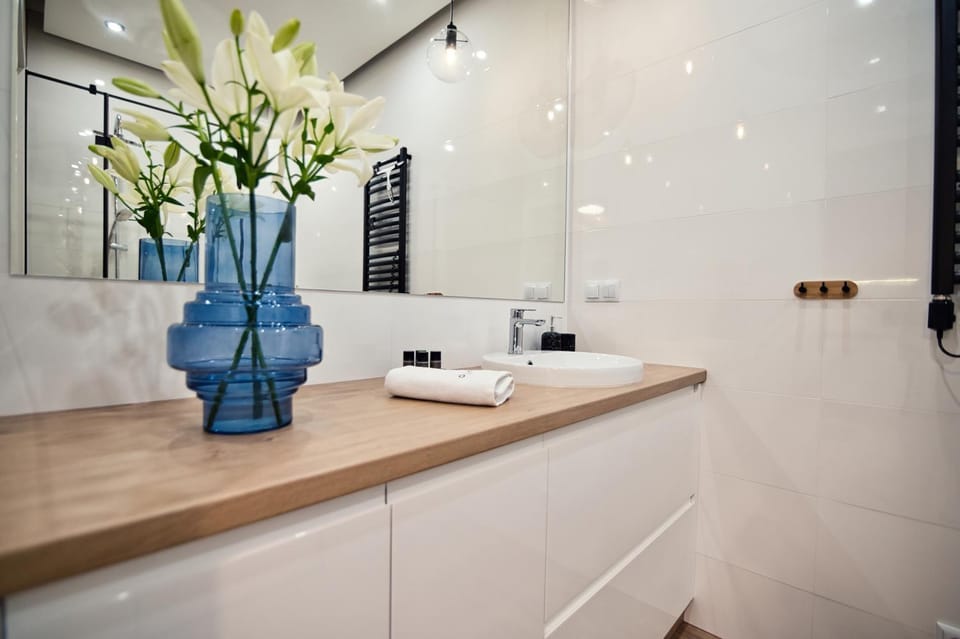 Bathroom, towels