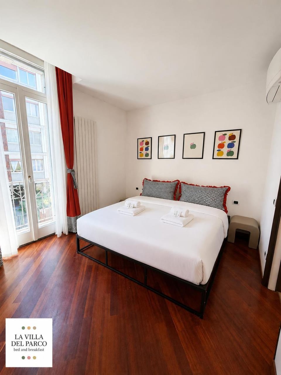 Bed, Photo of the whole room