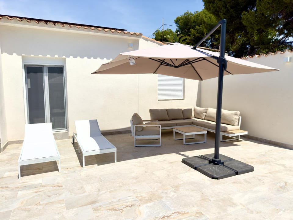 VILLA VIOLA sol y confort piscina privada Villa in Calp