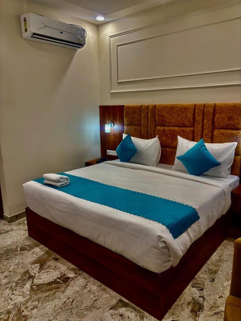 The Royal Crest Hotel in Agra