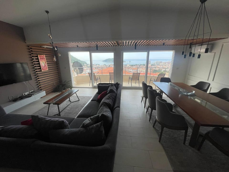 Day, Natural landscape, View (from property/room), City view, Mountain view, Sea view