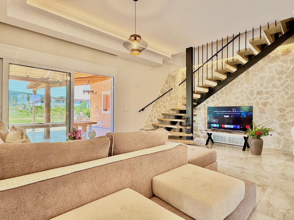 Communal lounge/ TV room, Living room
