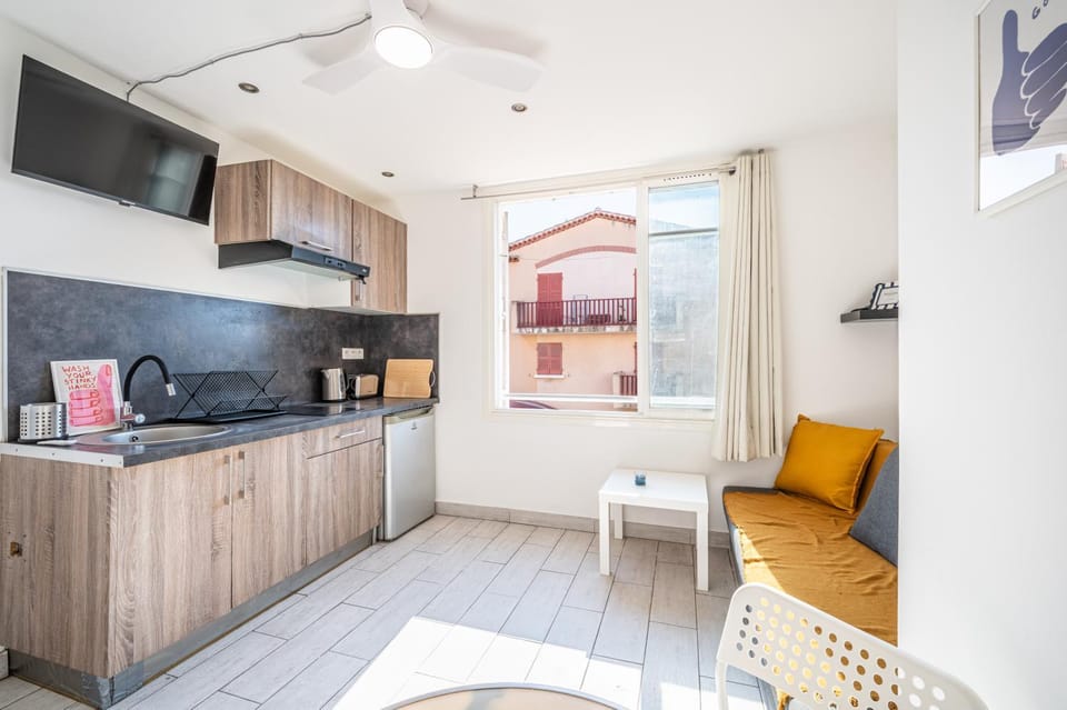 Living room, Communal kitchen