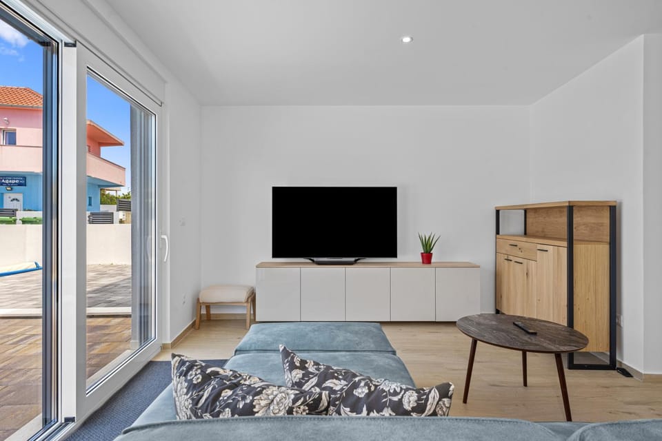 Communal lounge/ TV room, TV and multimedia