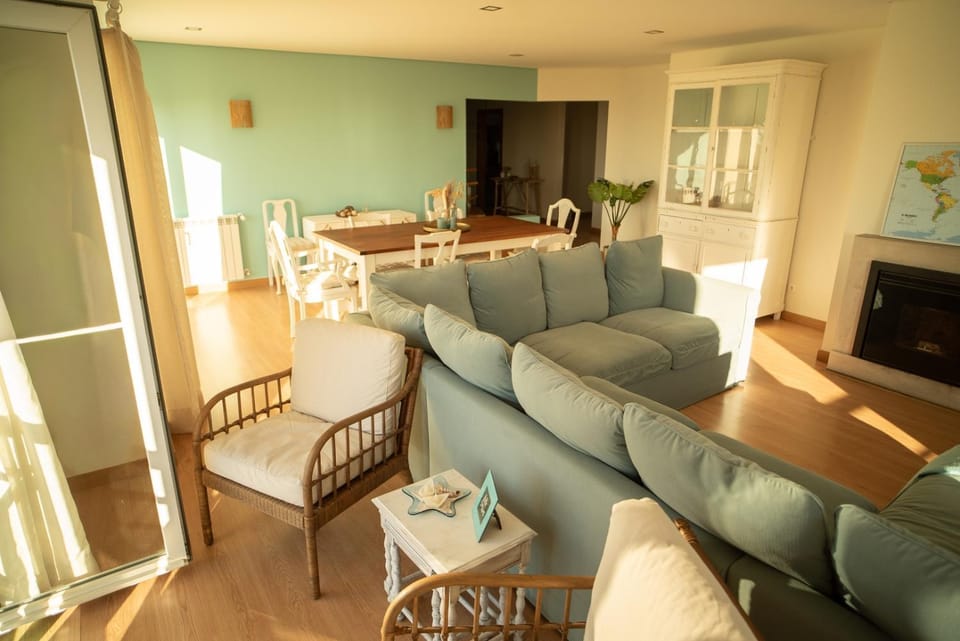 Bright & Spacious 4-Ensuite, Pool & View Apartment in Ericeira