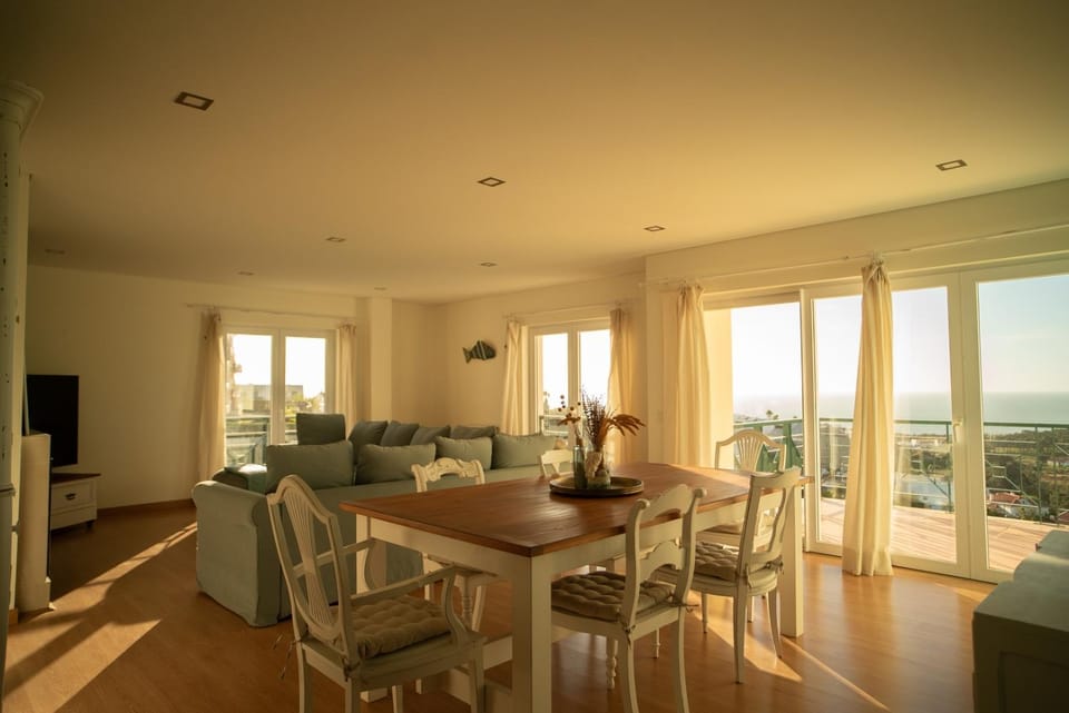 Bright & Spacious 4-Ensuite, Pool & View Apartment in Ericeira