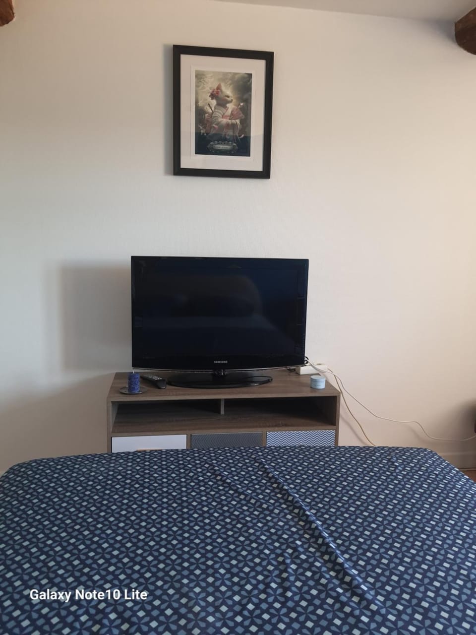 Bed, TV and multimedia, Bedroom