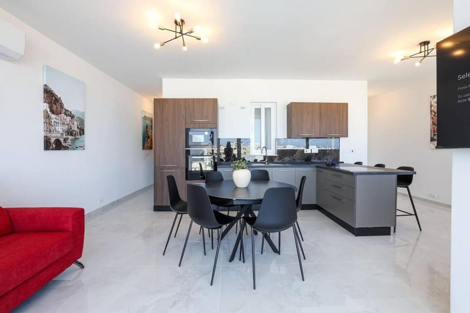 SeaViewPH Private Jacuzzi Terrace in St Pauls Bay Apartment in Saint Paul's Bay