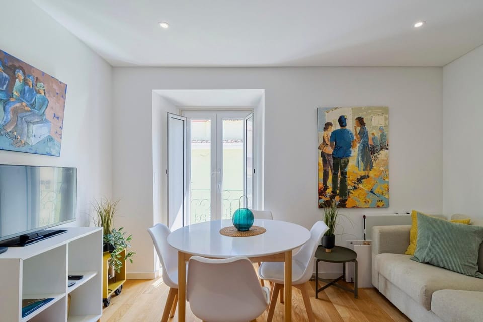 TV and multimedia, Living room, Seating area, Dining area