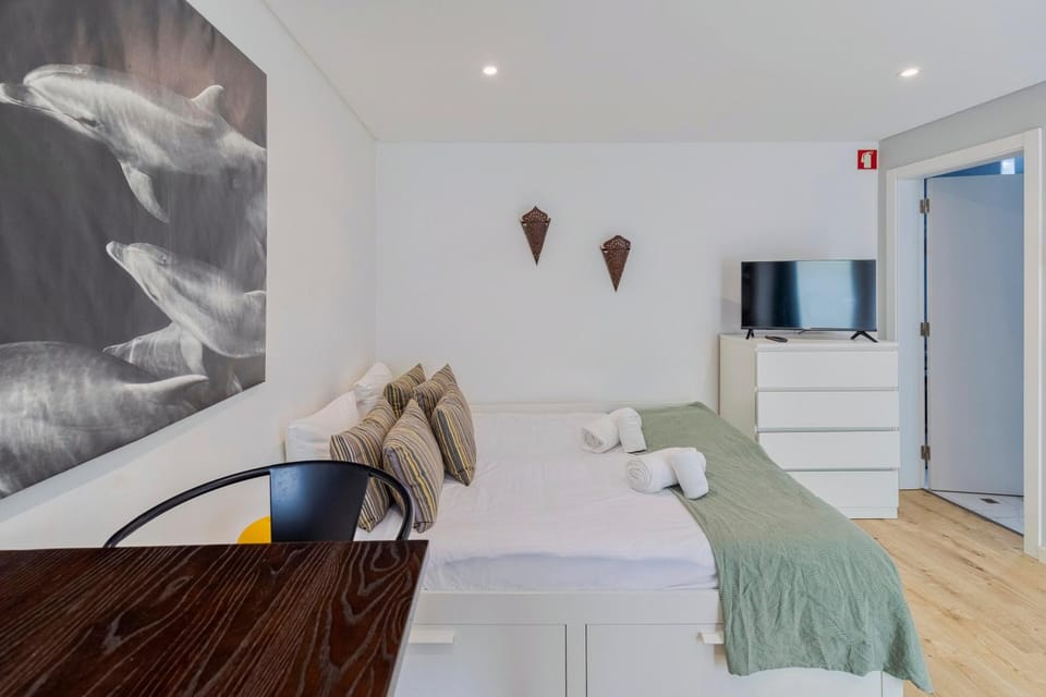 Bed, TV and multimedia