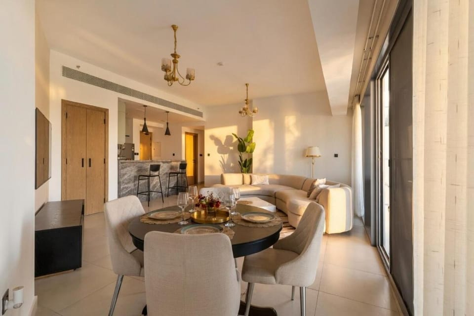 Luxury Golf Escape with 2 King Beds and Balcony Apartment in Dubai