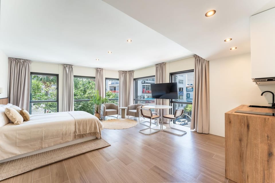 Bed, TV and multimedia, Photo of the whole room, Bedroom
