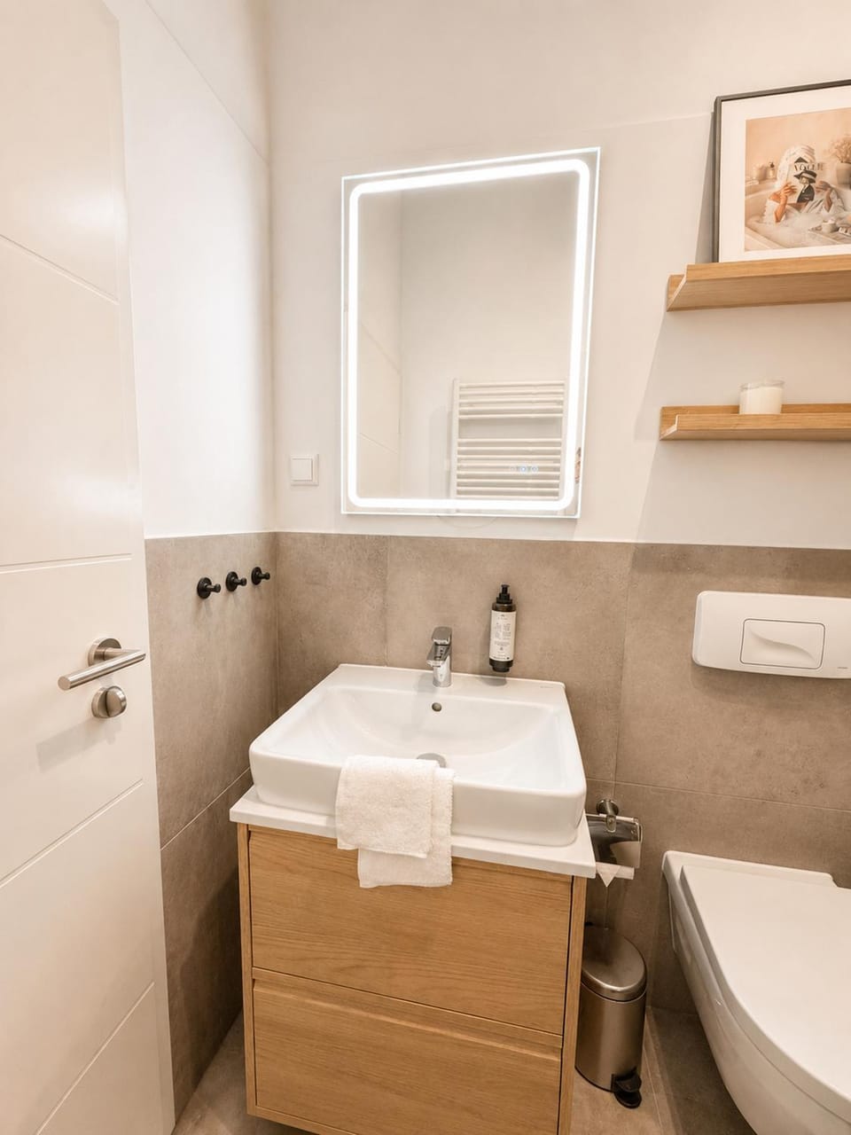 Toilet, Bathroom, towels