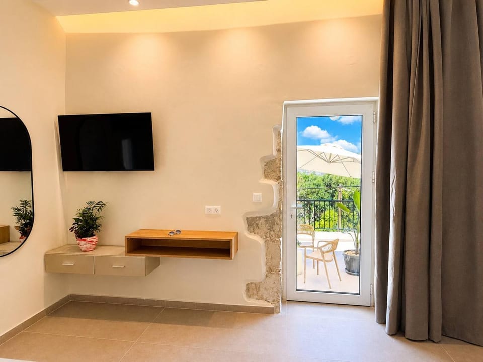 Fragkios Archontiko, 12 min to beach 2BD 4PL 1BA House in Crete Region
