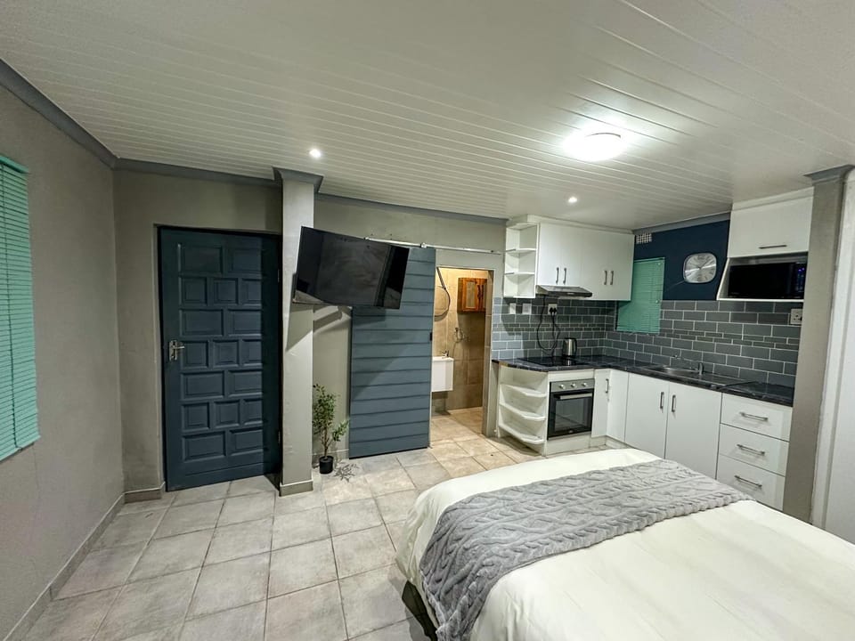 Sir Galahad Flatlet 2 in Camelot Apartment in Cape Town
