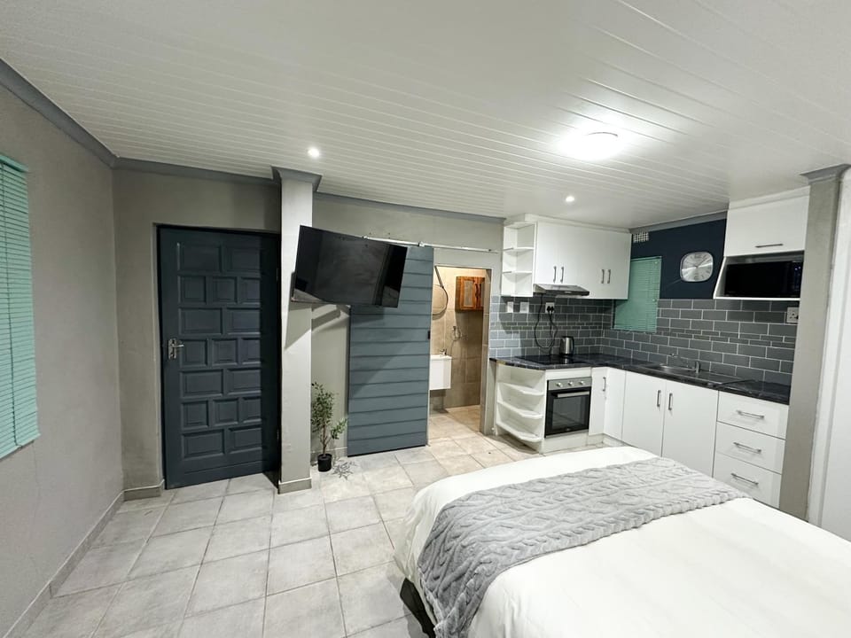 Sir Galahad Flatlet 2 in Camelot Apartment in Cape Town