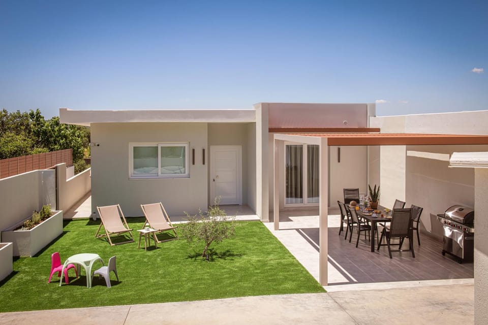 Property building, Garden, Balcony/Terrace