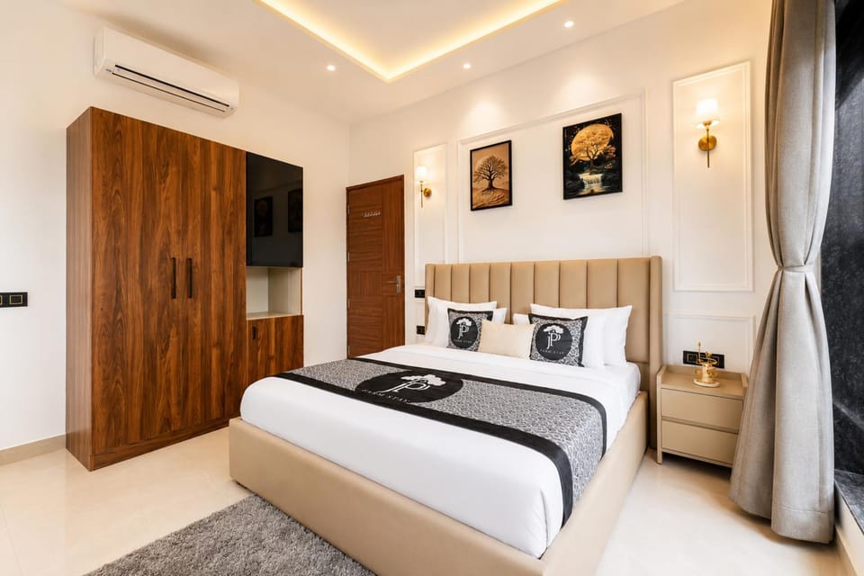 ELIVAAS Signature JP Farmstay 5-BHK Retreat with Kids' Room, Bar Area & Sit-out Villa in Haryana