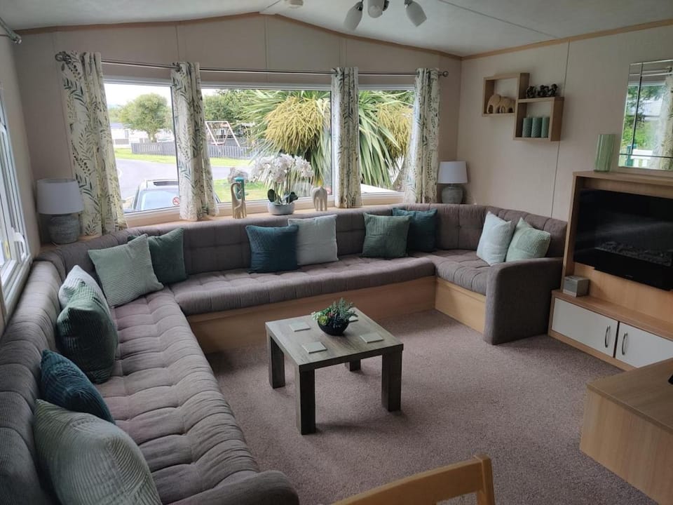 Maggie's Garden Retreat House in Barrow-in-Furness District