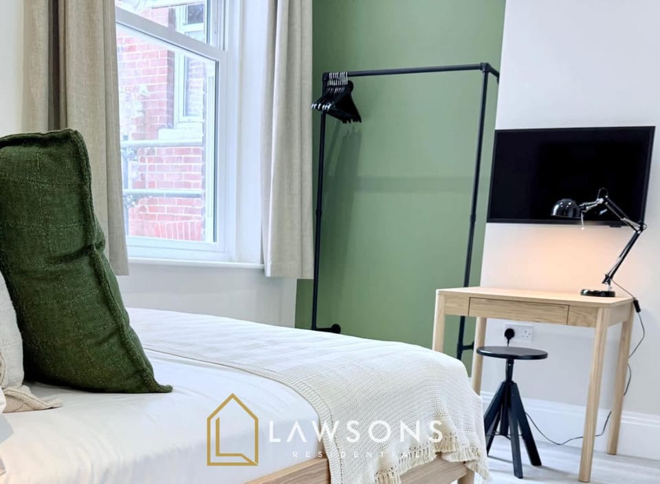 Shore Thing - Relaxing Sea View Getaway Apartment in Portsmouth