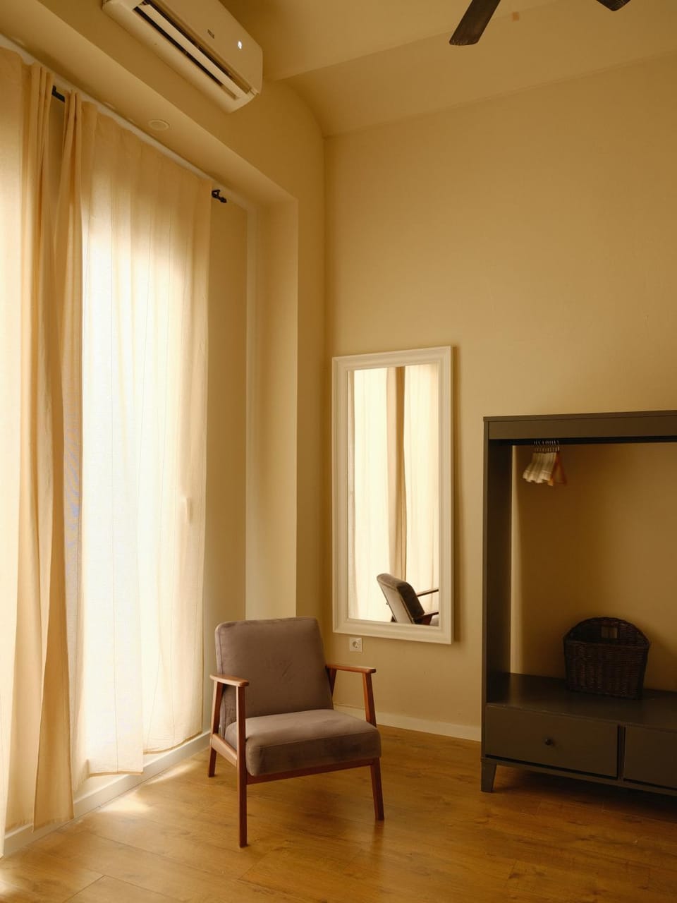 Living room, Photo of the whole room, Bedroom, furniture, air conditioner