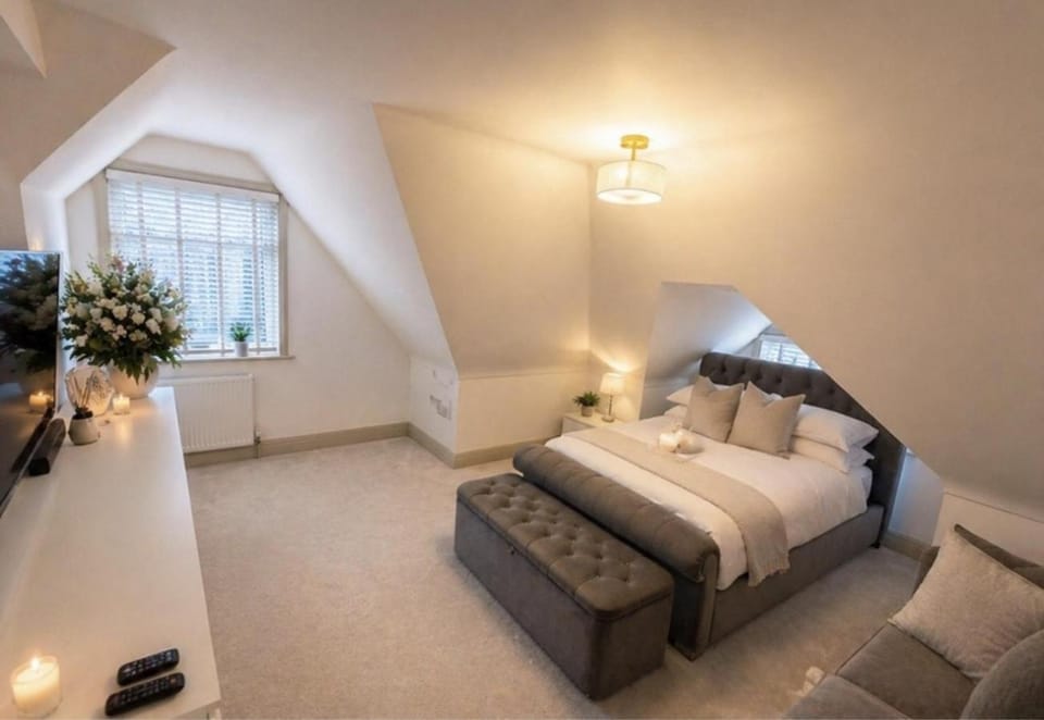 The Penthouse at Clarendon House by Grandeur Property Apartment in Poole
