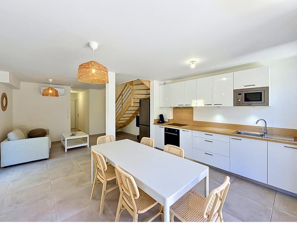 Meals, dishwasher, oven, washing machine, kitchen