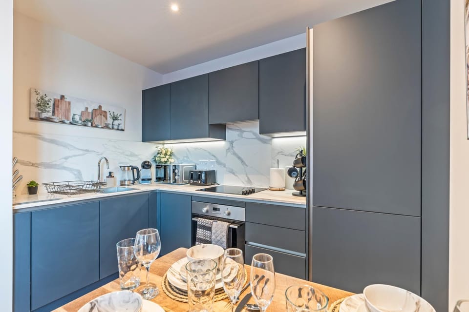 Kitchen or kitchenette, Dining area, dishwasher, stove