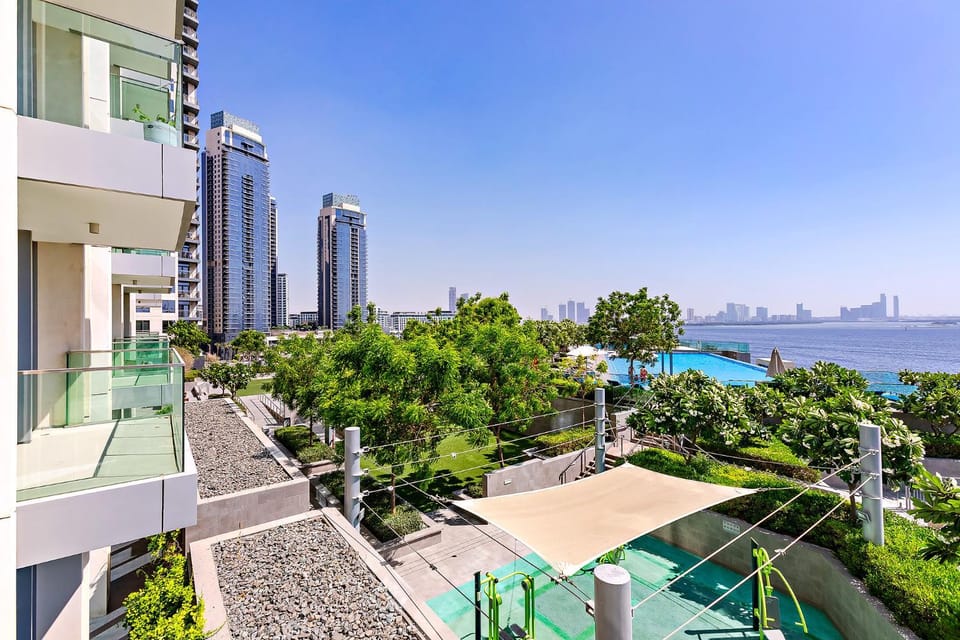 Property building, Day, City view, Pool view, Sea view, Swimming pool