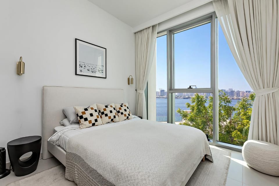 Bed, Natural landscape, Photo of the whole room, Bedroom, River view