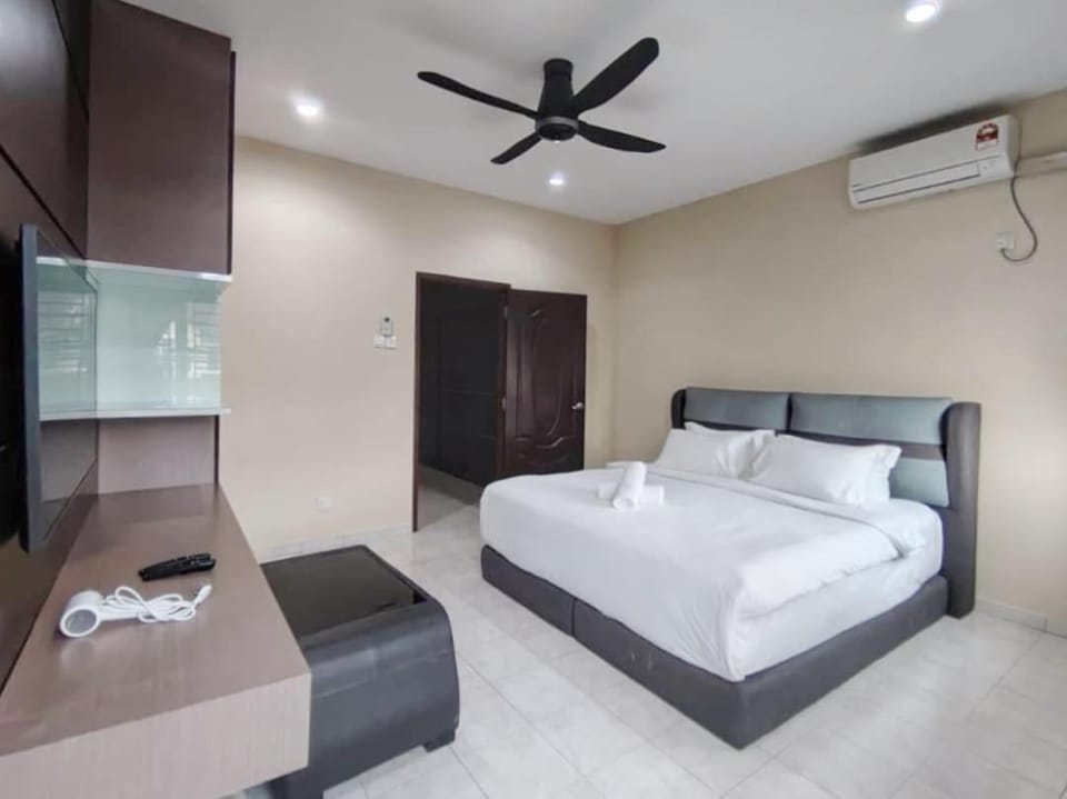 7pax Austin Perdana Family House 10 min to AICCC No Party House in Johor Bahru