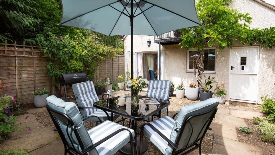 Garden, Dining area