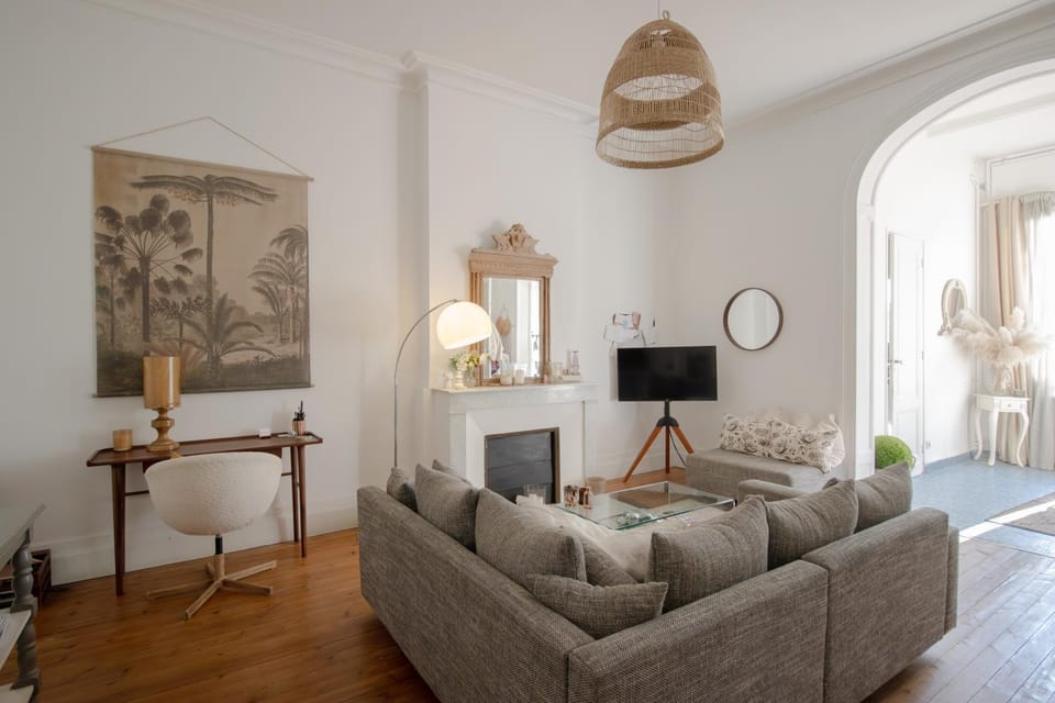 Appartement Haussmannien Apartment in Bordeaux