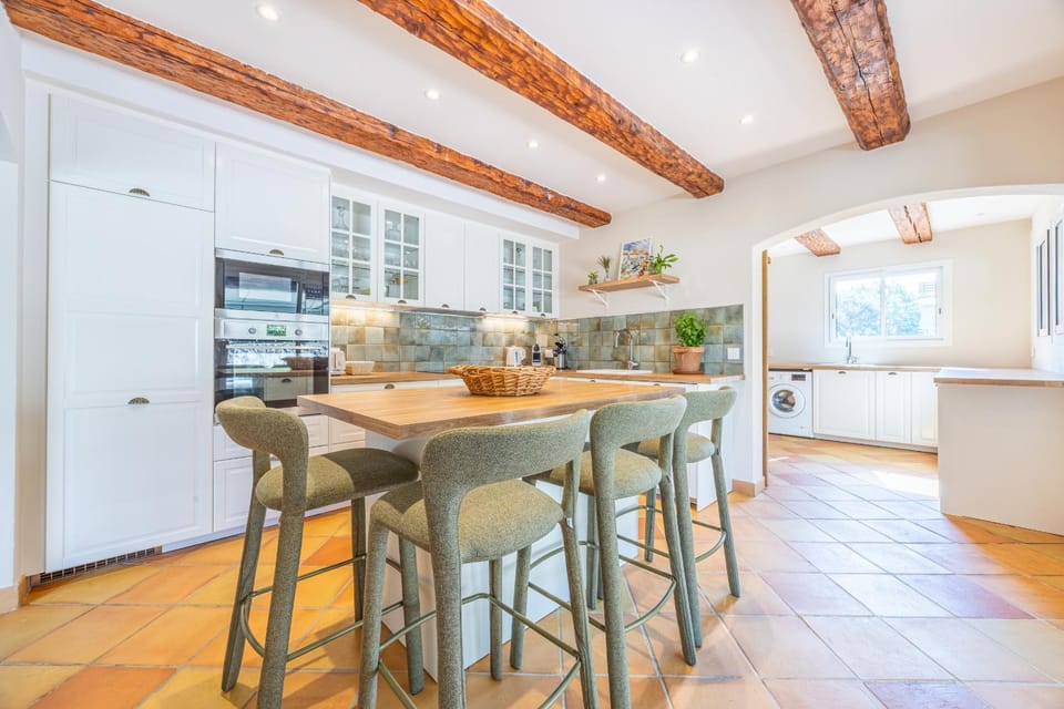 Communal kitchen, kitchen